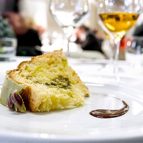 Reste d’une part de gâteau dans une assiette