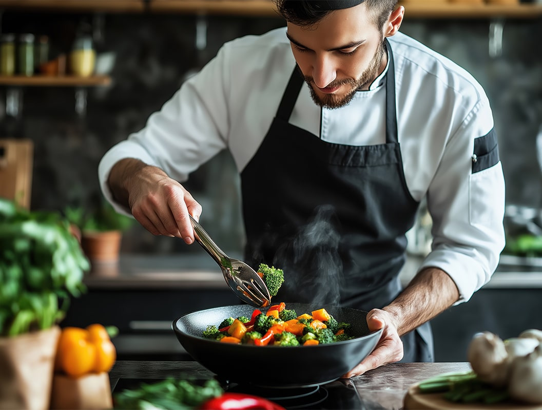 Chef qui cuisine des légumes