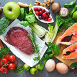 Assortiment de viandes, poisson, légumes, fruits et légumineuses pour les restaurants flexitariens