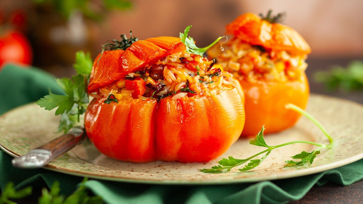 Tomates farcies avec de la viande et du riz